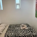 House And In ゲストハウス リスボン