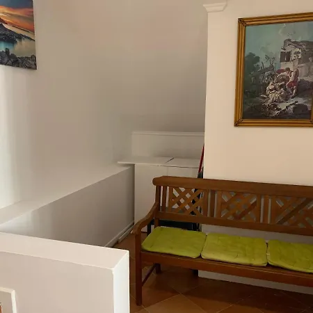 House And In בית הארחה