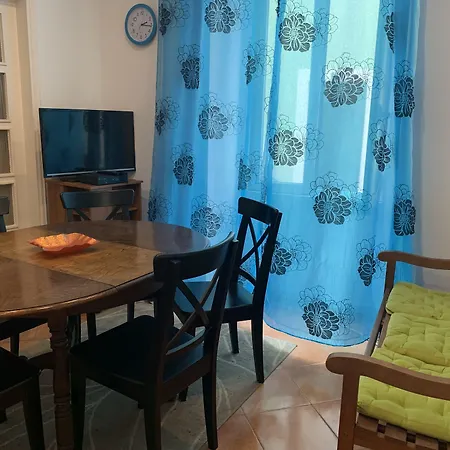 House And In בית הארחה