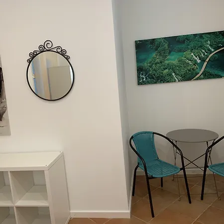 House And In Guest house 2*